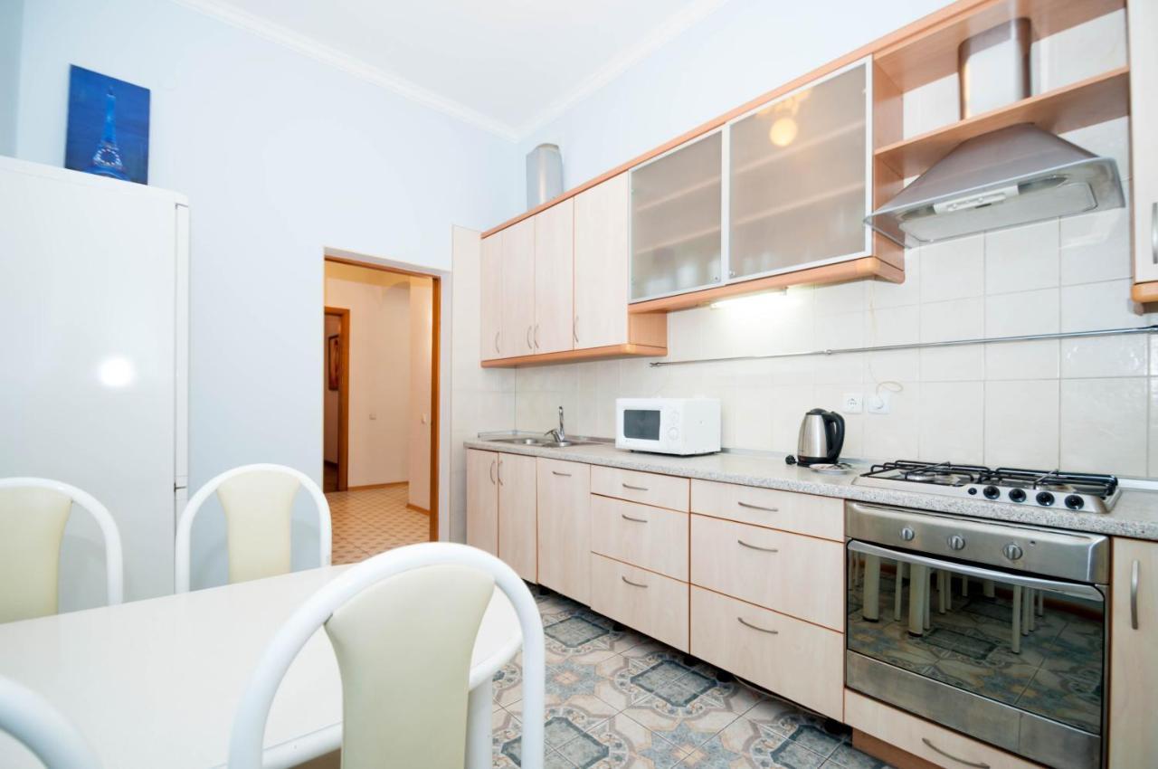 Apartments In The Center On Shota Rustaveli Kiev Eksteriør billede